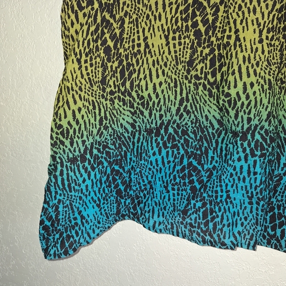 Multiples Plus Size 3X Crinkle Animal Print V-Neck 3/4 Sleeve Button Top - Picture 5 of 7